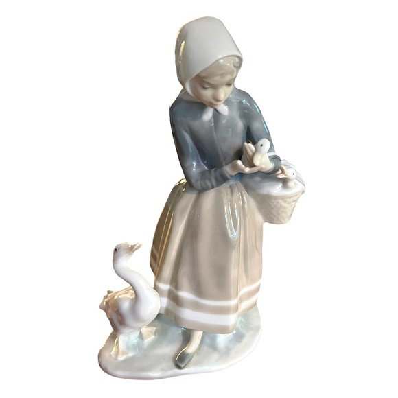 LLADRO FIGURINE GIRL WITH GEESE GORGEOUS DETAIL WORK - Picture 1 of 8